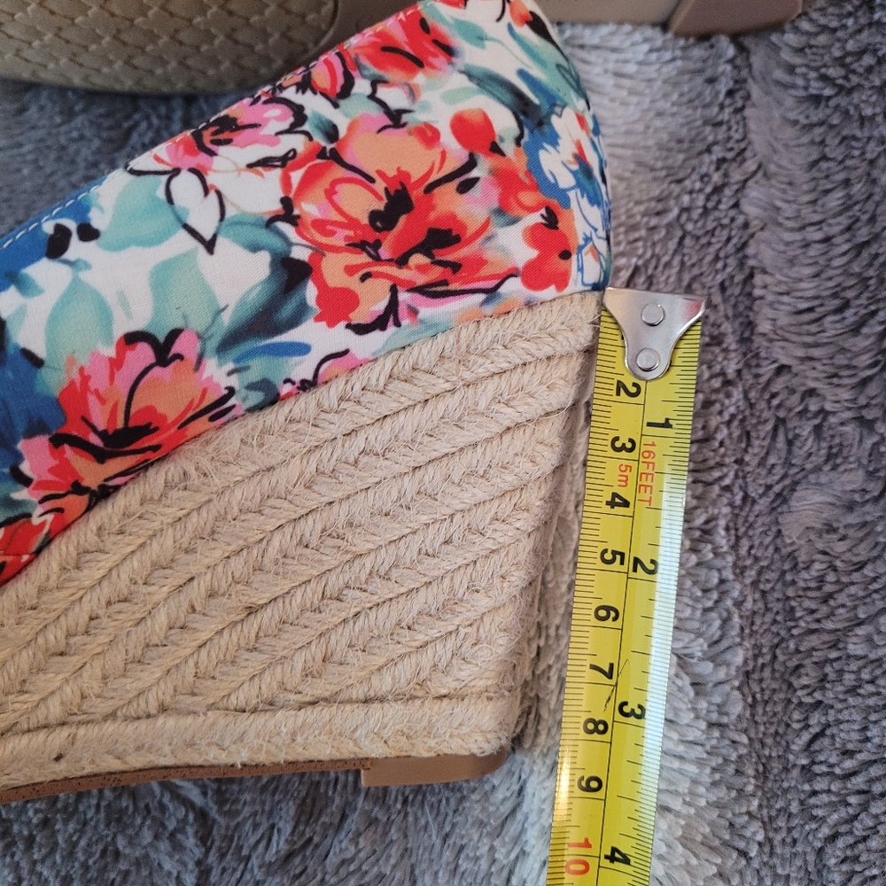 Floral Wedges NWOT Size 9 - Picture 4 of 5
